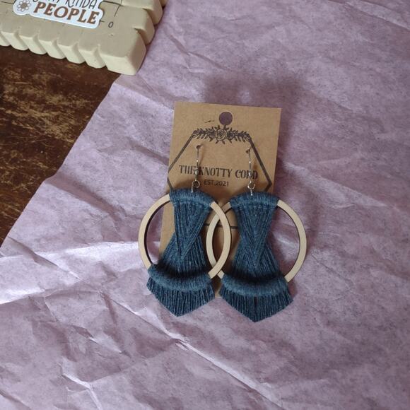 Handmade jewelry macrame earrings - Picture 2 of 2